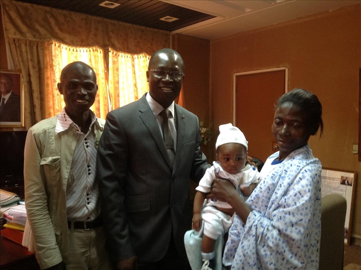 Histoire de la prophétesse voleuse d’enfant : les parents du bébé disent merci à Ange Kessi